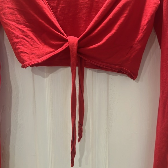 Red Long Sleeve Tie Front Cropped Top - Picture 2 of 5